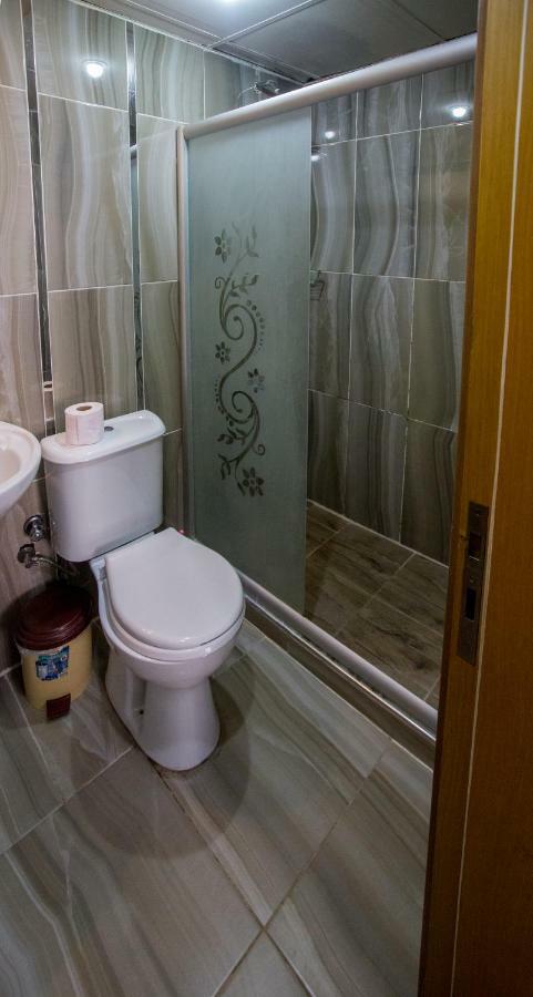 Fly Hotel Istanbul Bagian luar foto